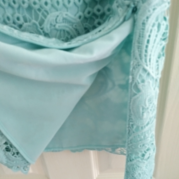 Talbots Sleeveless Crocheted Lace Blouse - Picture 2 of 6